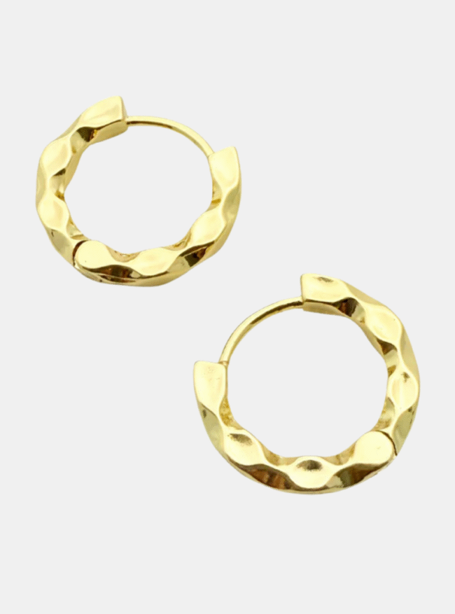 Pettine Scallop-textured gold huggie earrings handcrafted by Mare De Vetro.